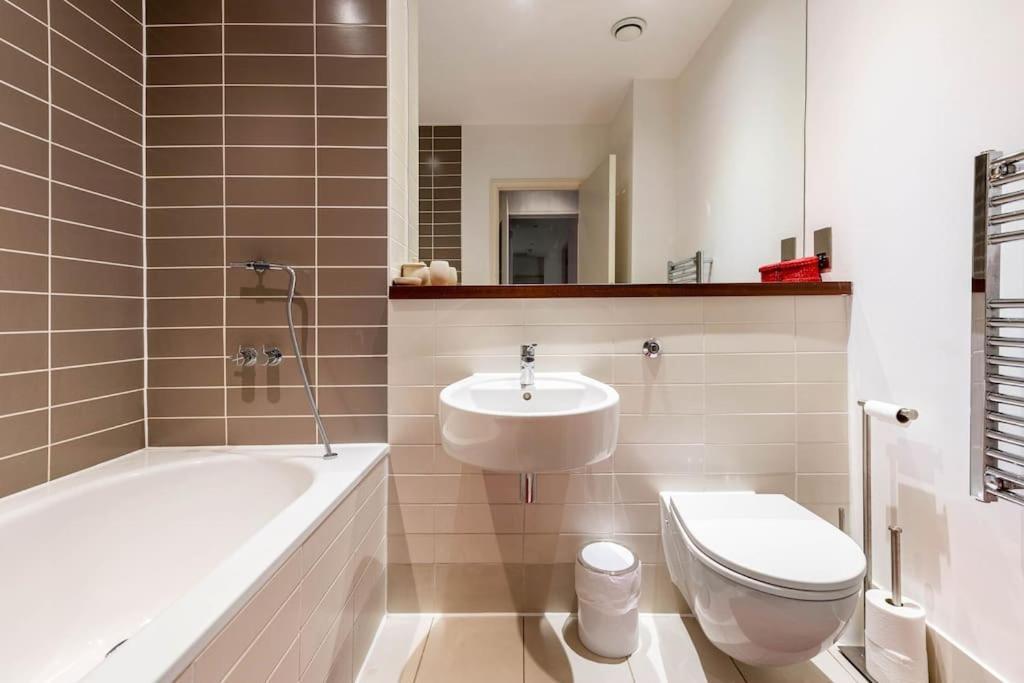 Ferienwohnung Luxurious Flat Sunny, Quiet, Design, Lift, Balcony London Exterior foto